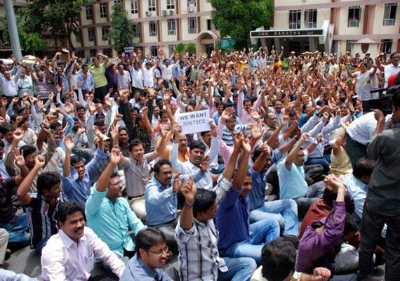 TEACHERS ON PERMANENT CONTRACT ON LOW FIXED SALARY: STRIKE FOR HANDSOME SCALE WITH EXCELLENT LIFE CONDITIONS BY KHAGENDRA KUMAR